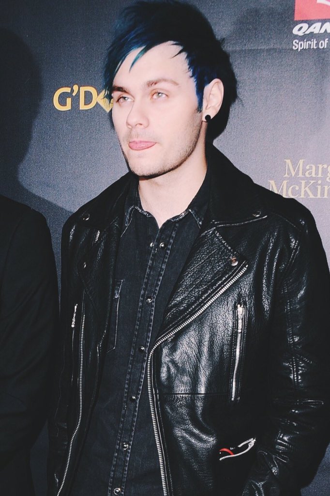 gIowingivy's tweet photo. RT if you love Michael Clifford https://t.co/fm2J6okLVX