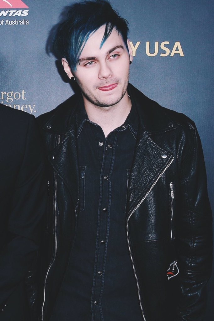 gIowingivy's tweet photo. RT if you love Michael Clifford https://t.co/fm2J6okLVX