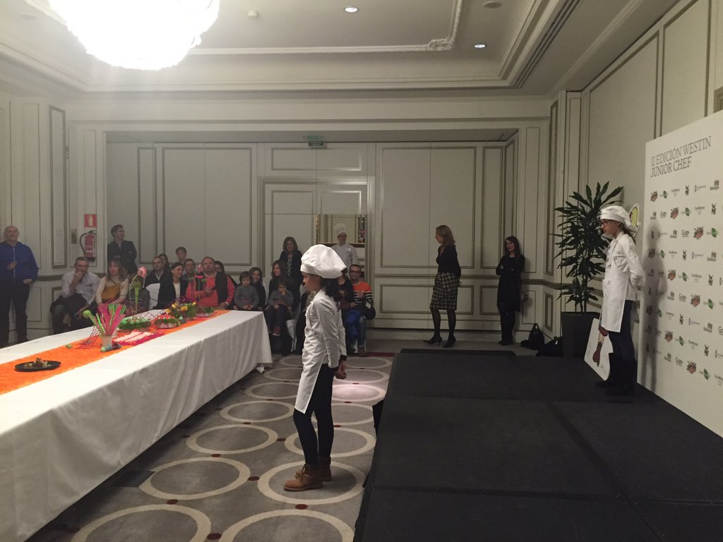 ElescaparateM's tweet photo. Los niños presentando sus platos #westinjuniorchef @Westin_Palace @BotaniqueMadrid #eatwell https://t.co/9hUvPoNV6D