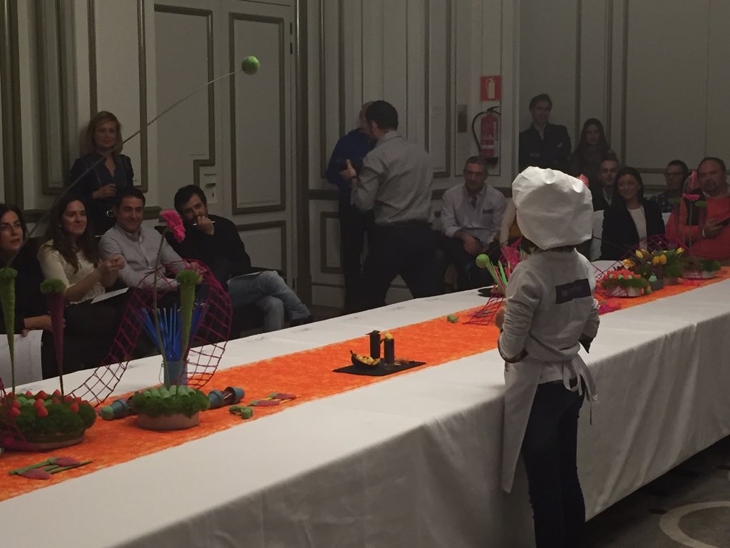 ElescaparateM's tweet photo. Los niños presentando sus platos #westinjuniorchef @Westin_Palace @BotaniqueMadrid #eatwell https://t.co/9hUvPoNV6D
