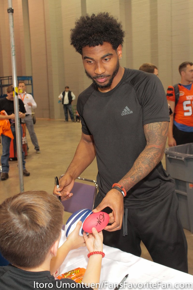 FansFavoriteFan's tweet photo. Check out our images from the @seniorbowl experience: https://t.co/X3CycSIKMG #FansCFB https://t.co/eMbmoa4qg0