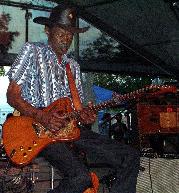 MusicToursNola's tweet photo. Clarence "Gatemouth" Brown at @aclfestival. Sept. 18, 2004. Photo by @JasonSonge https://t.co/6FG6Lr16eX