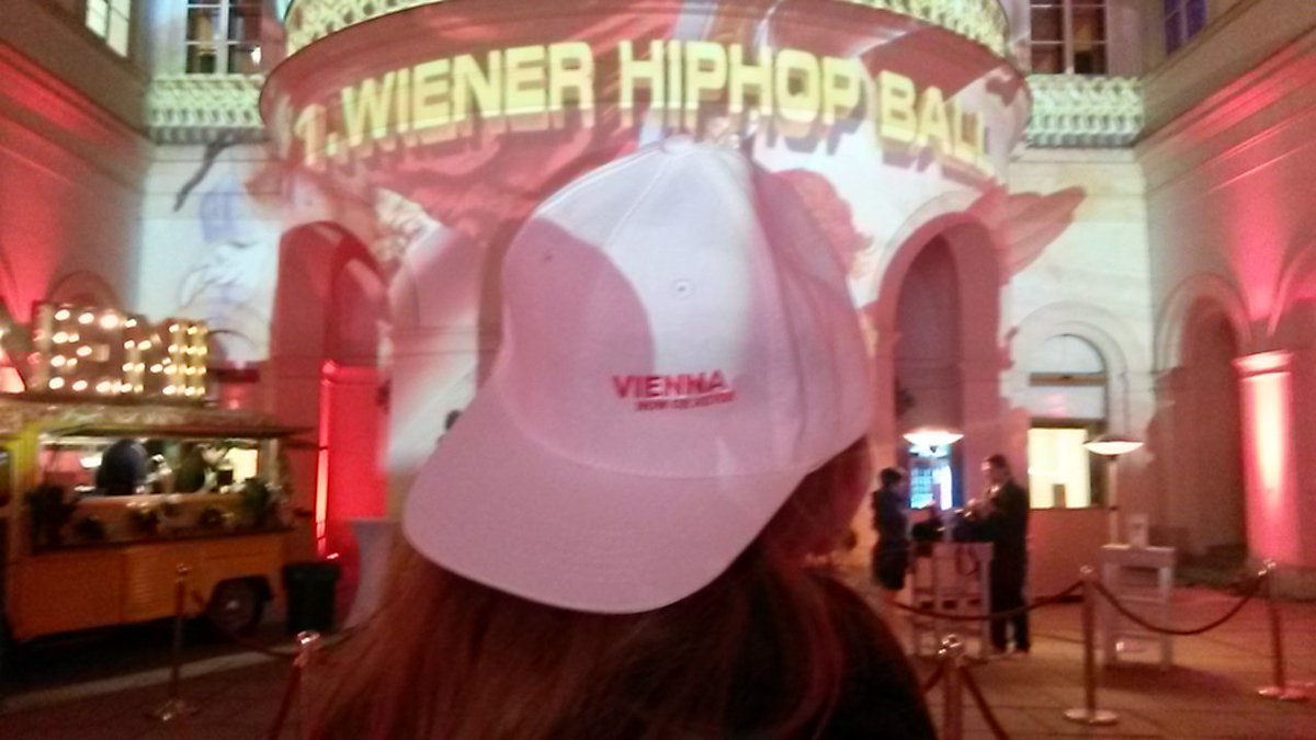 _vienna_info_'s tweet photo. Ready to dance to the beat at Vienna's 1st Hip Hop Ball #vienna #whhb #dance https://t.co/x8X4DlopfK