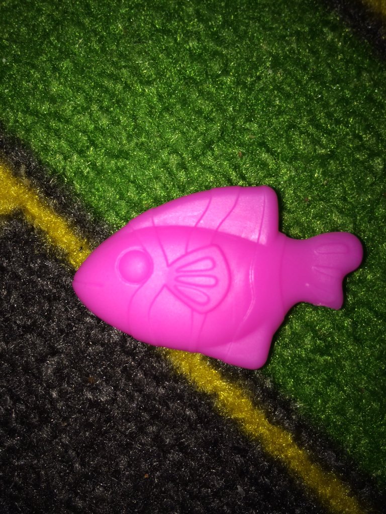 stoofer2's tweet image. I need some fish experts to identify this fish species from octonauts so I can name it #lotsofquestions