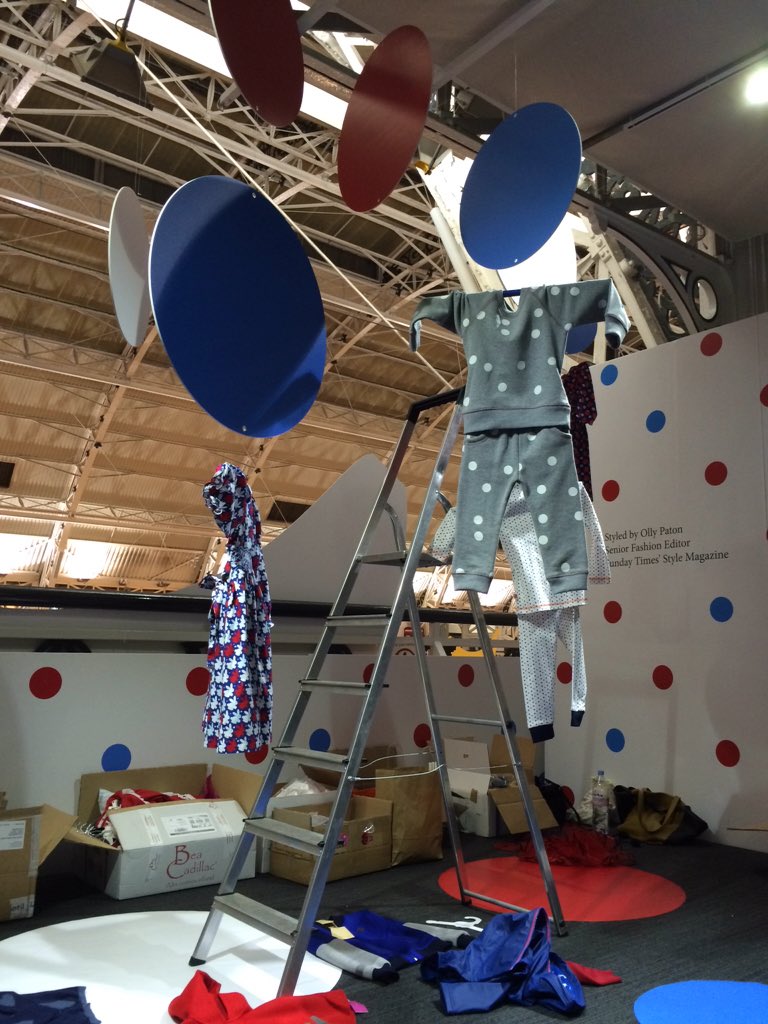 Lovely Day working with Olly Patton and Nicola from <a href="/wheresthatbear/">Where's that Bear?</a> building a trend installation! <a href="/BubbleLondon/">BubbleLondon</a> 😍