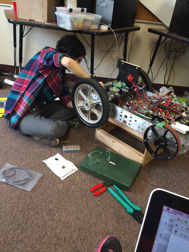 omgrobots_rt's tweet image. RT ISMwerobot2705: Kira&apos;s fixing encoders today #omgrobots #programmerstruggles #thanksnickrobb