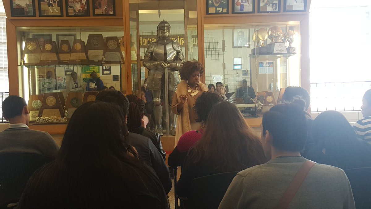 EIFdotorg's tweet photo. Dr. Juanita Wallace sharing the importance of MLK's legacy during our #MLKSW16 Bootcamp. @IamServiceWorks https://t.co/nXjB07rgK6