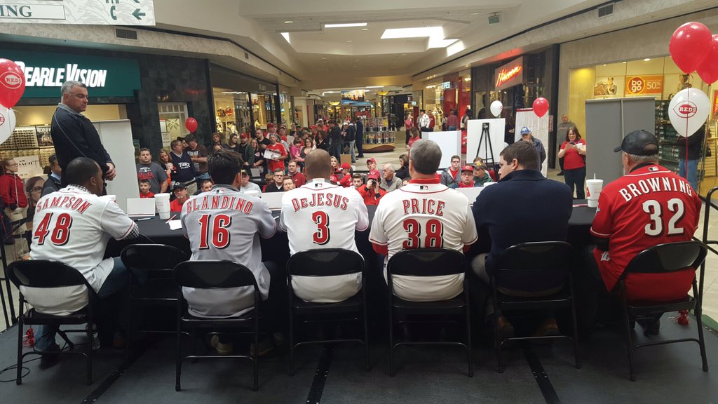 Saturday with Indiana Reds fans #RedsCaravan #Bloomington