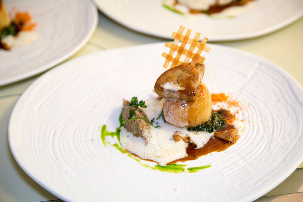 PascalProyart's tweet photo. Last #popup #Oceanatoneoone with Michelin @_markjordan showing #jersey #brittany #awesome 2 table left!02072907101 https://t.co/AgqmNsGqQs