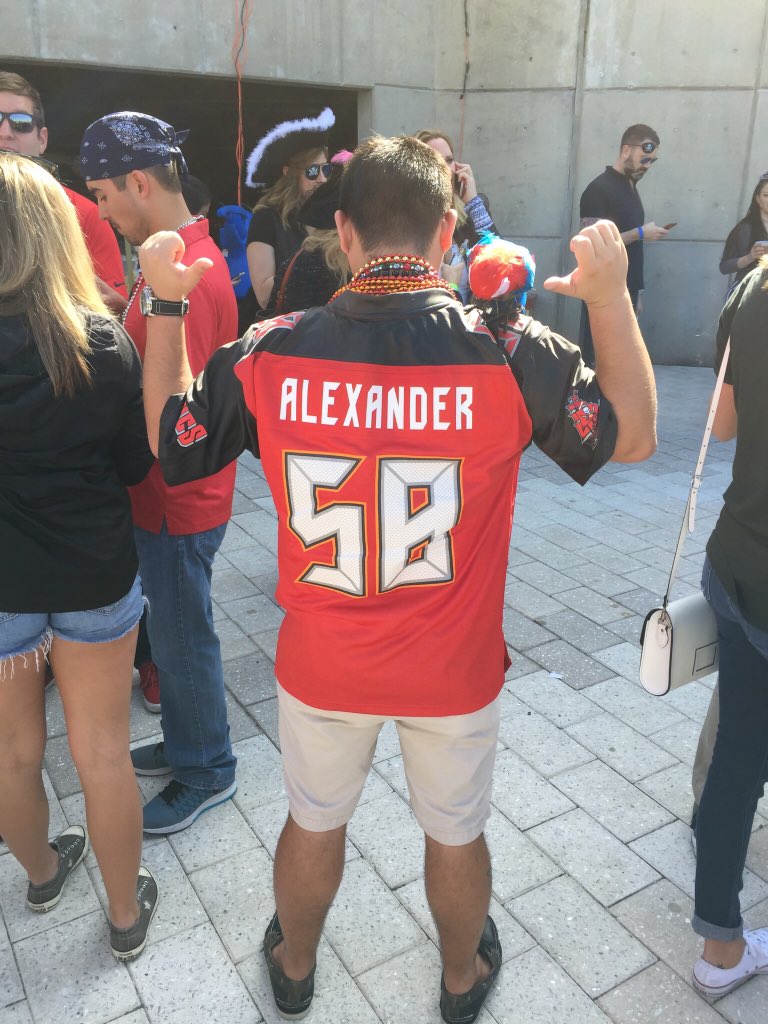 reaschr's tweet photo. @Showtime17Kwon representing at #Gasparilla https://t.co/CgiY0FvwWP