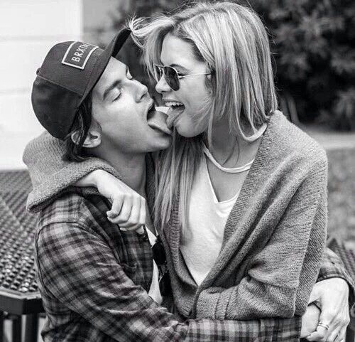 lovarowsbitch's tweet photo. Haleb é aquele tipo de casal que você assiste as cenas sorrindo e ainda repete pra sofrer dnv
Bring Back Haleb https://t.co/AWy6ttXWNp