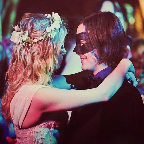 lovarowsbitch's tweet photo. Haleb é aquele tipo de casal que você assiste as cenas sorrindo e ainda repete pra sofrer dnv
Bring Back Haleb https://t.co/AWy6ttXWNp