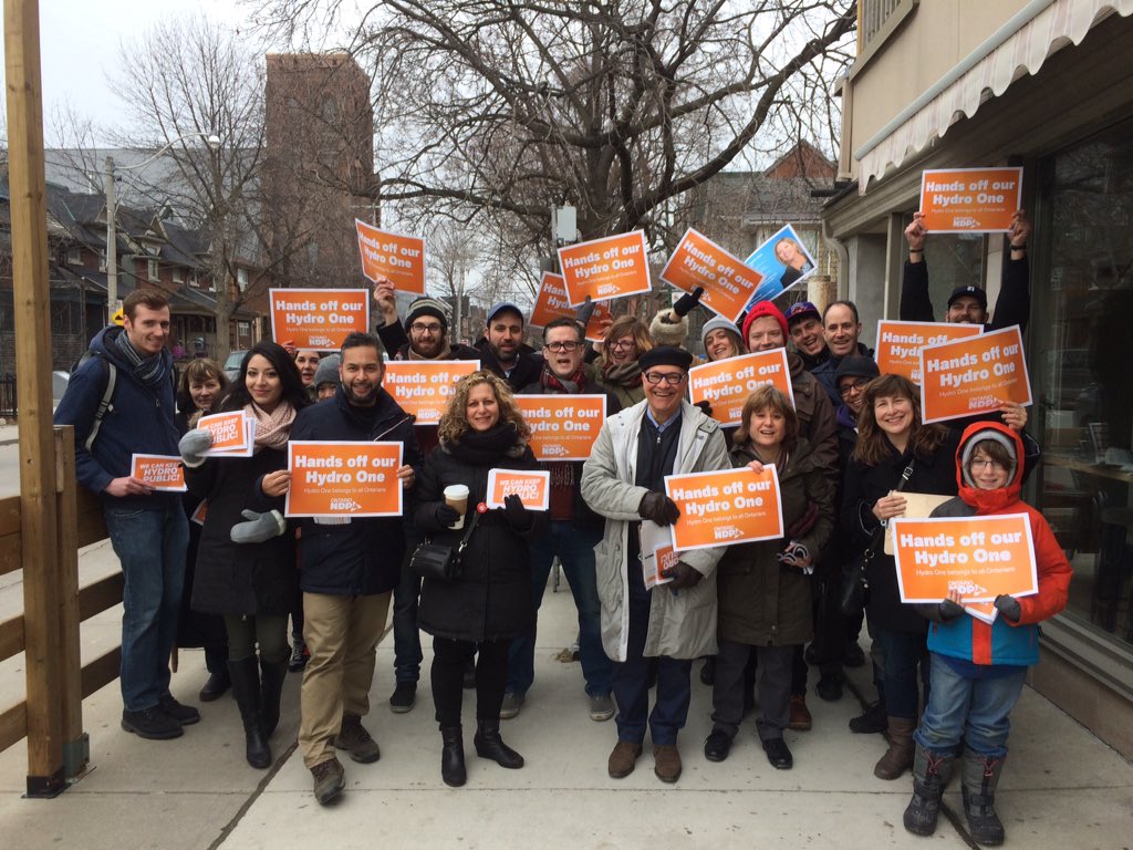 jonahschein's tweet photo. Accountability canvass with the @DavenportNDP sending a message to #KeepHydroPublic #onpoli #ondp https://t.co/ImmpqBHd7F