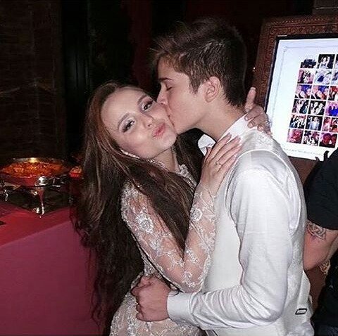 OfcJolari_vida's tweet photo. Os Mais Liiiinduuus💖💙🎉👑
Príncipe e a Princesa ♥♥
@larimanoela @Joaoguiavila 💕🎉😍 https://t.co/t5jiBWWqJH