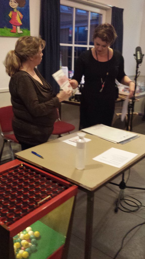 Prachtige cheque ontvangen van <a href="/DeTwirls/">De Twirls</a>! Heel hartelijk dank namens alle dieren!