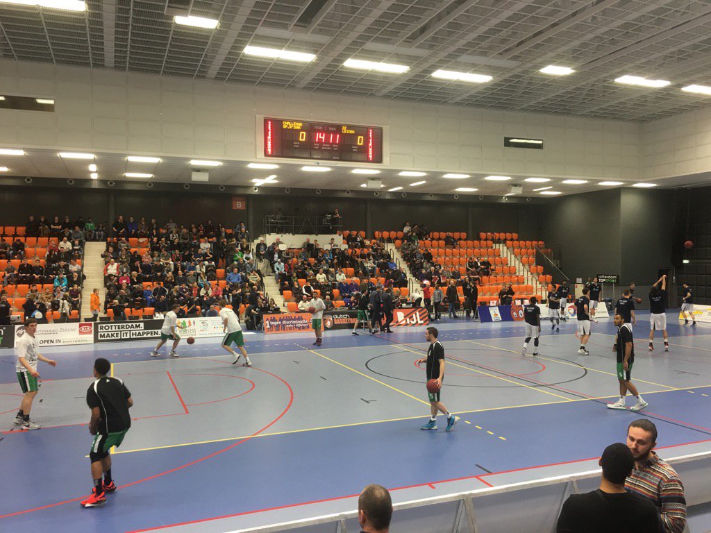 VanHuetCC's tweet photo. About to start #basketball #SPRotterdam - #Leiden @Touch_of_Dutch in gezelschap van @GertjanvdLinden @RdamTopsport https://t.co/l7wAgkKUzF