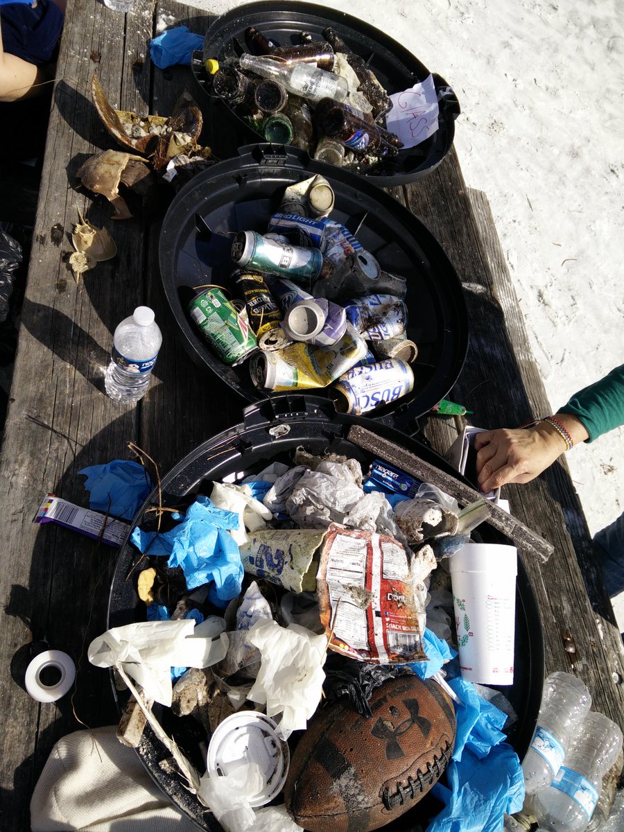 cherrywine42's tweet image. MHS Beach cleanup #keyclub #keygoesgreen #trashbashing