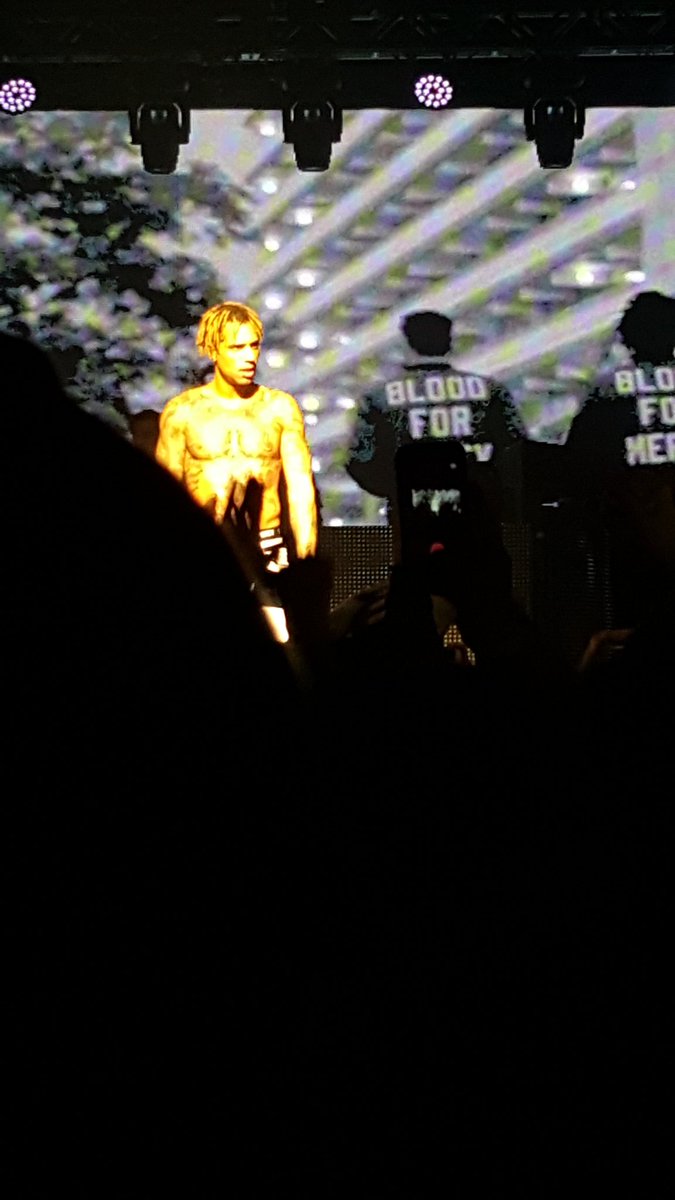 unexpectedtuck's tweet photo. @YELLOWCLAW one of the best hype people! #lostmyface #bassheavy https://t.co/8Pa5lD6YLZ
