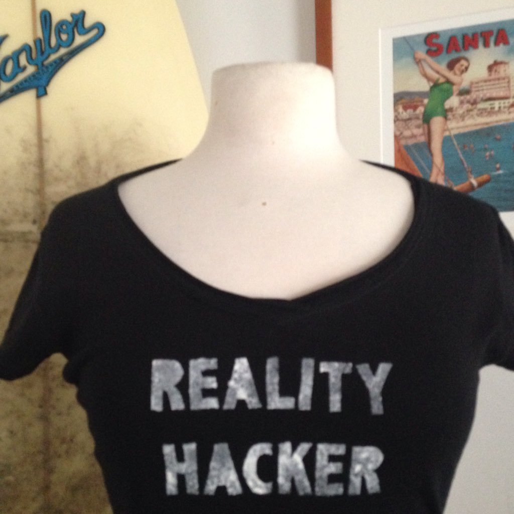 MaryAndersin's tweet image. Follow your heart ❤️#realityhacker #beunique #loveyourself #mindsettshirts #tshirtdesign