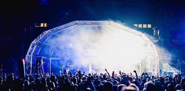 viciousmagazine's tweet photo. ¿Por qué @SonarFestival se llevó el galardón a Mejor Festival? #VMA15byCorona https://t.co/ID7rL9SmMu https://t.co/LtsWtdn39J