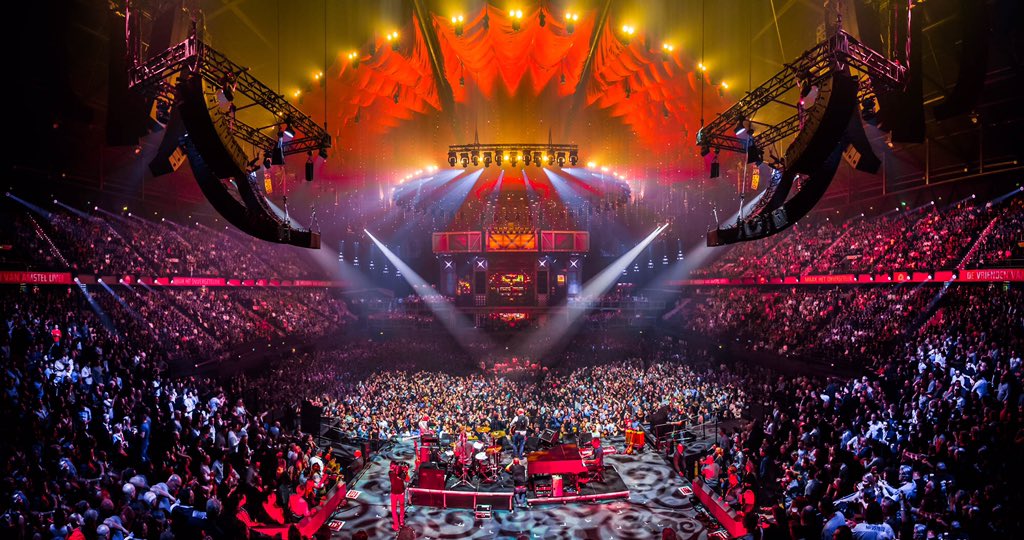 #eventmoment: <a href="/rotterdamahoy/">Rotterdam Ahoy</a> via <a href="/blof/">BLØF</a>: Avond 9! Nog één keer <a href="/VriendvanAmstel/">Vrienden van Amstel</a> Live! #vval (foto: <a href="/setvexy/">Set Vexy Productions</a>)