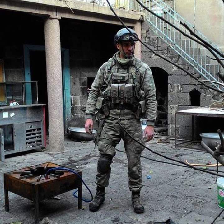 brunettelalaxo's tweet photo. Diyarbakır Sur'da şehit düşen Ümraniye'li SELÇUK PAKER kardeşimize ALLAH cc den Rahmet sevenlerine sabır dilerim. https://t.co/OgQ7xPWITw