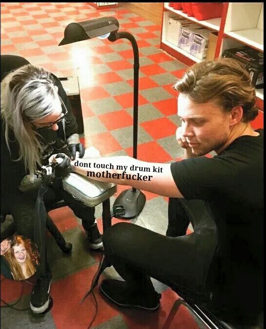 5SOSGoogled's tweet image. @5SOSGoogled Here you have it! Ashtons new tattoo leaked 😂