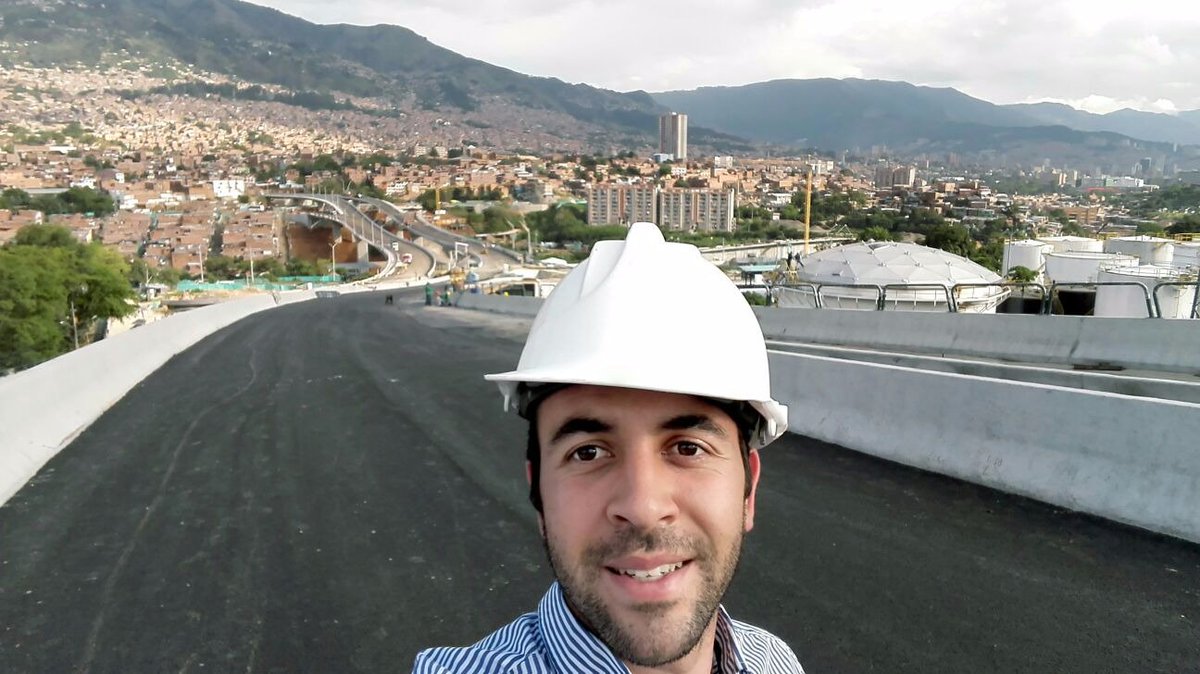 AlbertoAlonMun's tweet photo. @tjcope desde Medellín trabajando!! Amenizado como siempre por tjcope! Tlf colombiano: 00573183731118 #selfietjcope https://t.co/6U5EdnaXgL