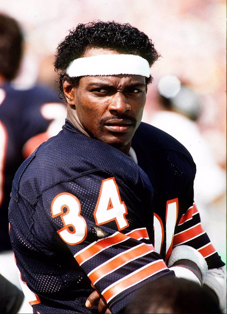 BucsHead02's tweet photo. If we could get one back, who would you want it to be? #RIPLegends 

RT ~ Walter Payton
FAV ~ Reggie White https://t.co/mi5EuGOadW