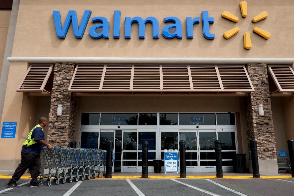 Forbes's tweet photo. Walmart has made it easier for other companies to easily switch between cloud providers https://t.co/iLoYyfAteS https://t.co/cX8xpsbxN6