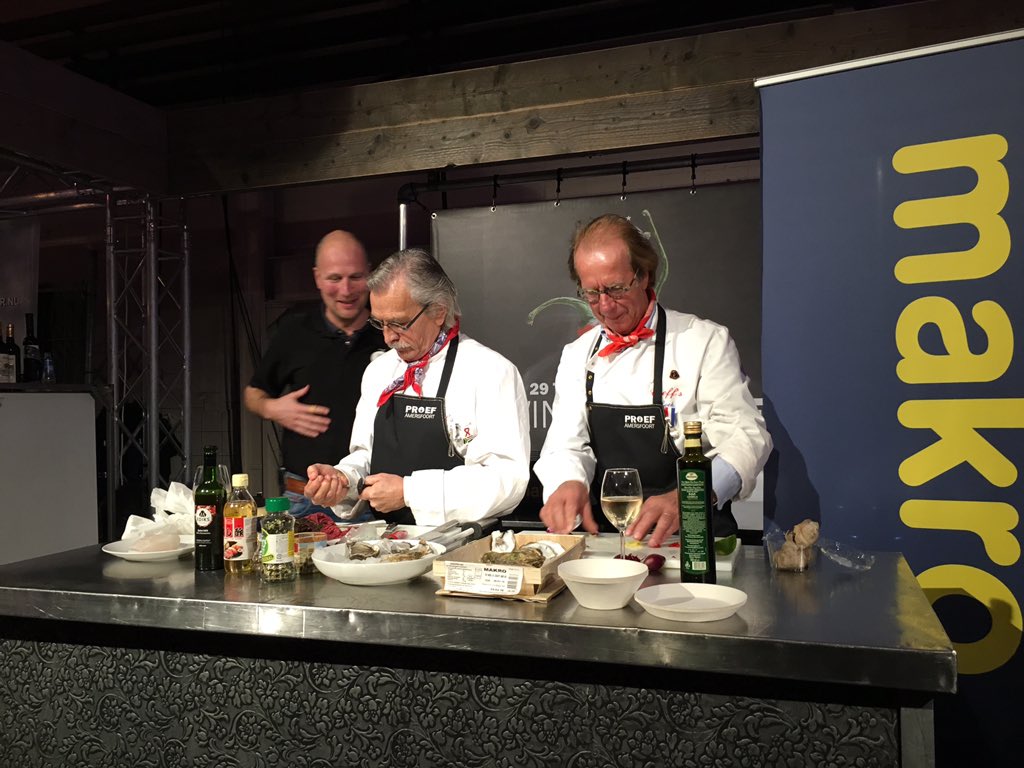 tonvoortman's tweet photo. Gezelligheid, lekkere hapjes én bekende gezichten op de #WinterProef van @ProefAmersfoort @loekh https://t.co/D7FWunM2Zv
