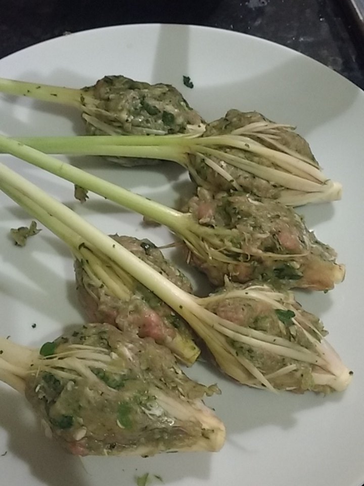 markettoplate's tweet photo. Stuffed Lemongrass tonight for #dinner Lao food is amazing! #foodie #yummy #recipe https://t.co/8Z0K80lcPg