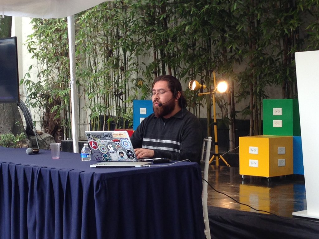 degranda10's tweet photo. @vborja colocandole más sabor a la vida del Polymer Hackathon #PolyHackMx https://t.co/wXHIJOoZJW