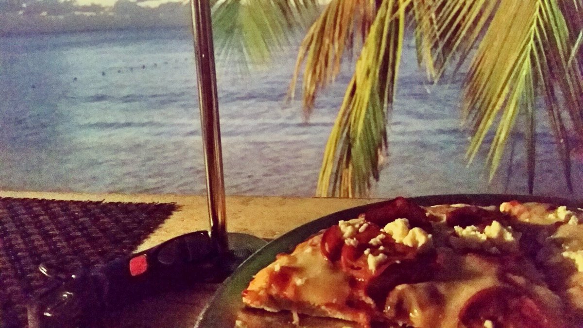IslandsToday's tweet photo. DiCaribbean: RT AngiePoechman: Heaven looks a bit like this. #zaccios #Barbados #pizza #twitpizza https://t.co/QUhkAxRFui