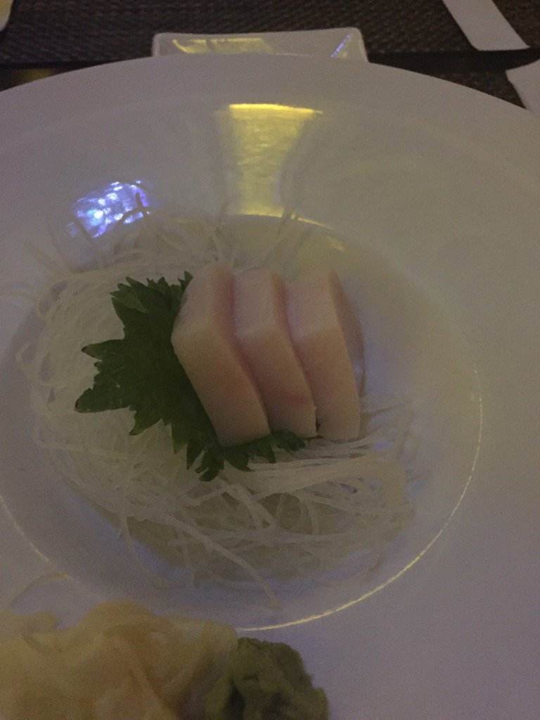 AnnaBurnsWhalen's tweet photo. #sushitherapy https://t.co/MDFKv6lts2
