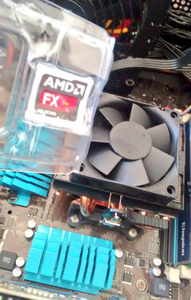 acibo123's tweet photo. @poortomato @AMDGaming @AMD 
Welcome to the club, buddy 👌
#LoveAMD ❤ https://t.co/rRoz4CXdMe