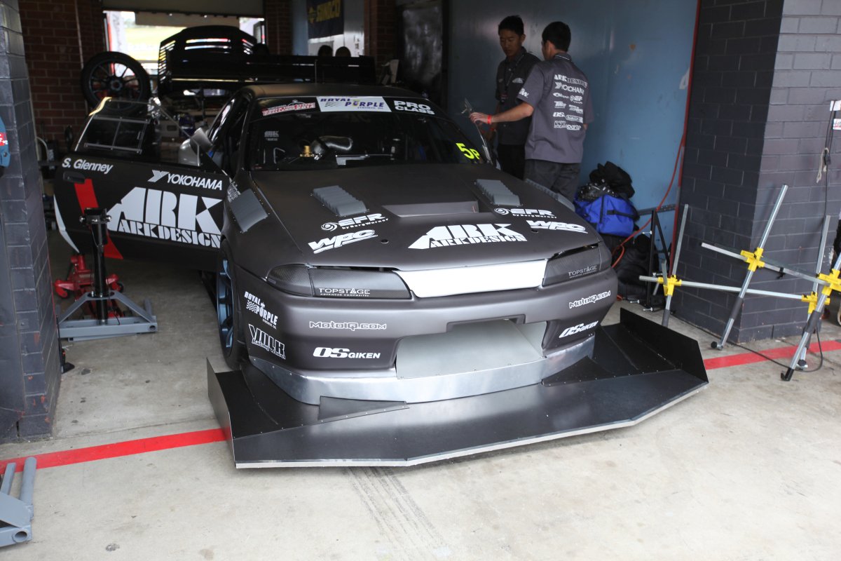 ArkDesignUSA's tweet photo. D-O-W-N-F-O-R-C-E-! #arkdesignusa #nissan #r33 #skyline #yokohoma #volk #ze40 #timeattack https://t.co/yqjq9mlM3L