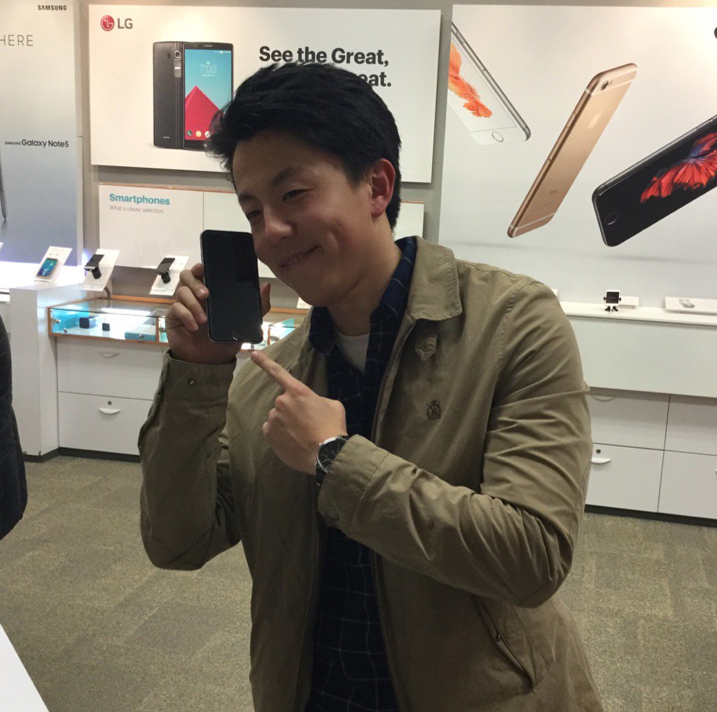 badtotheB1's tweet photo. @SprintMWLS buying out contracts and getting that 50% plan got me like 🎉🎊🎉🎊🎉💵💵💵 https://t.co/EIuMfOgcID