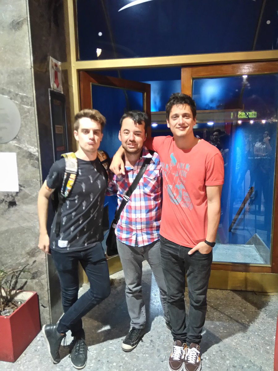 luigi_calzada's tweet photo. Lindo y loco recuerdo con estos dos! @lucaslauriente @luchomellera #Mdq16 #VacacionesenMdq https://t.co/Y8w3whYzEr