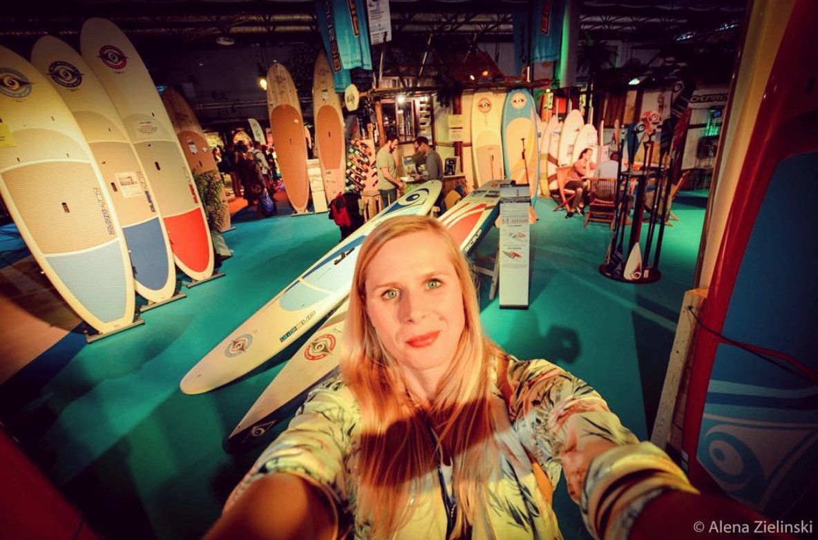 AlenaOnTour's tweet photo. Wer hätt´s gedacht: Surf-Paradies in Düsseldorf
#Duesseldorf #boot2016 #düsseldorf #bootmesse #boot #surf #surfen https://t.co/J35Cr2YPgZ