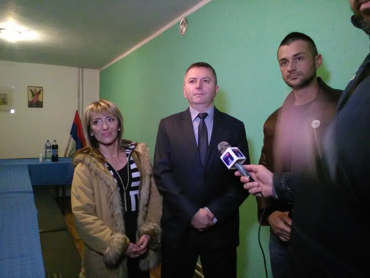 SNP_Kraljevo's tweet photo. Трибина у Прогорелици о актуелним проблемима на селу 30.01.2016. https://t.co/YqZeRF9XX3