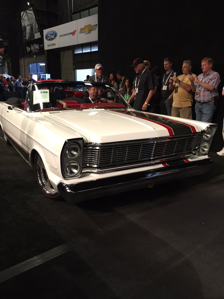 DiscovTurboTV's tweet photo. $230,000 for one bitchin' ride! #BarrettJackson #BitchinRides https://t.co/u0YWBH1P4f