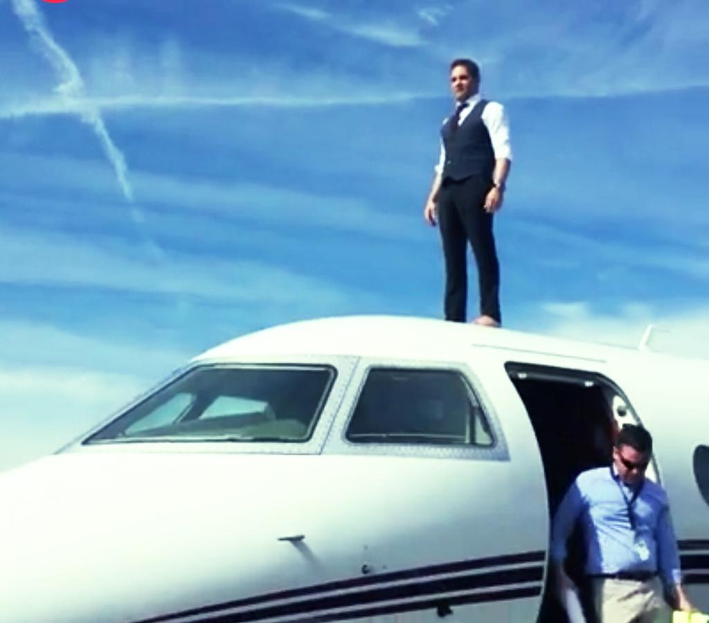 _4MAXX_'s tweet photo. Periscope pictures on top of a Jet.....#cardonestyle #crazygood #mygctv #10x @GrantCardone #uncleg is #awesome https://t.co/ZDvyntWUHi