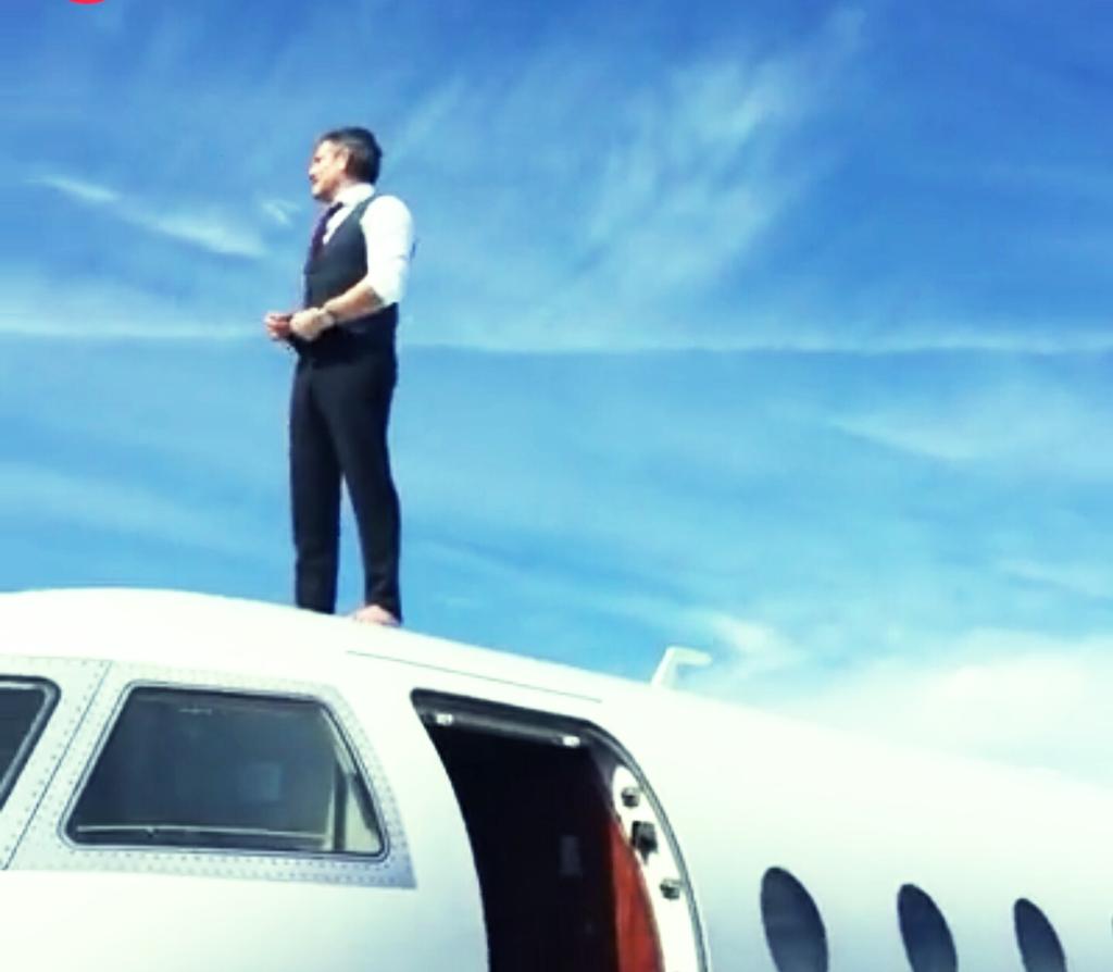 _4MAXX_'s tweet photo. Periscope pictures on top of a Jet.....#cardonestyle #crazygood #mygctv #10x @GrantCardone #uncleg is #awesome https://t.co/ZDvyntWUHi