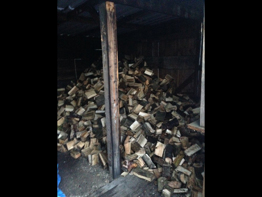 tree_access's tweet image. Had the log splitter out today. Happy days👍🏻👍🏻 mobile  log splitting service available. See totaltreeaccess.co.uk