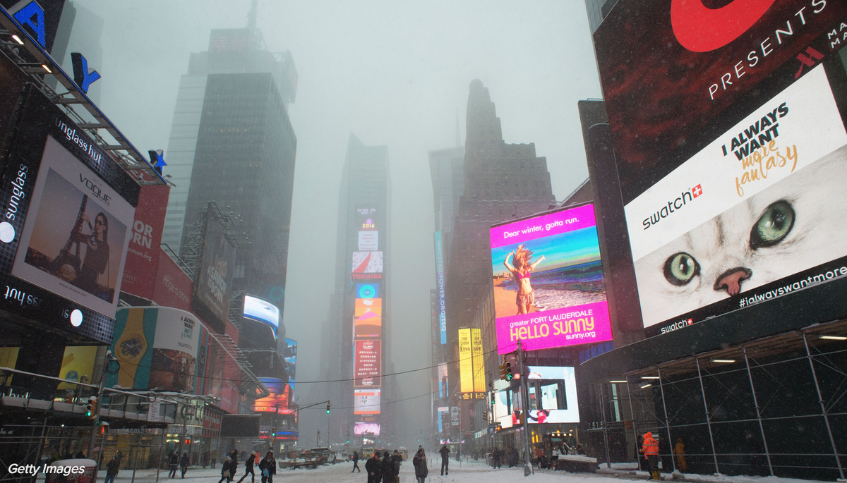 BuzzFeedStorm's tweet photo. View of a snow-covered Times Square in New York City. #blizzard2016 https://t.co/VGLtqsEXJz