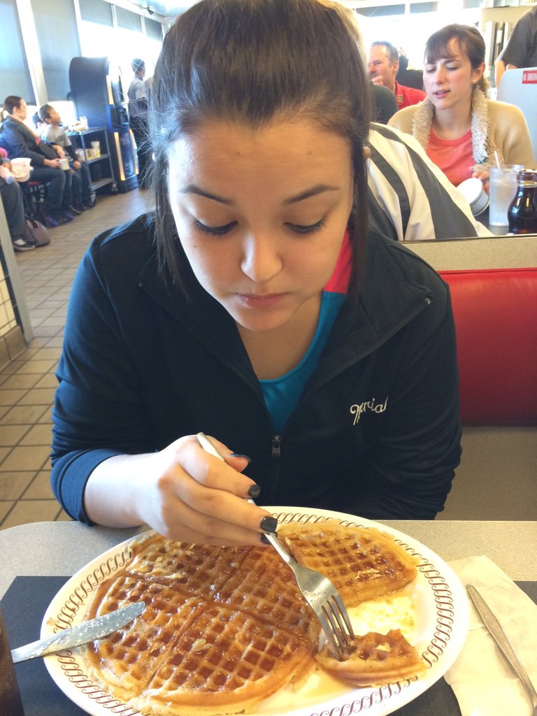 rrodriguezrn's tweet photo. When your daughter has a 6 hour practice and she's hungry π #twowaffles @maxxahh https://t.co/9ouvbLXFsC