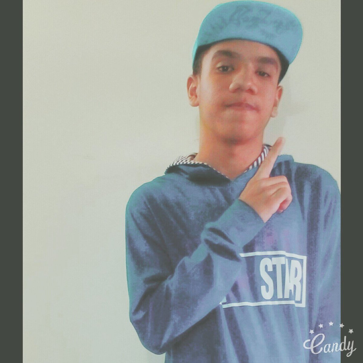 SombraStarRap's tweet photo. Un Selfie.#PontePaLaFoto https://t.co/9vDiBYFNbn