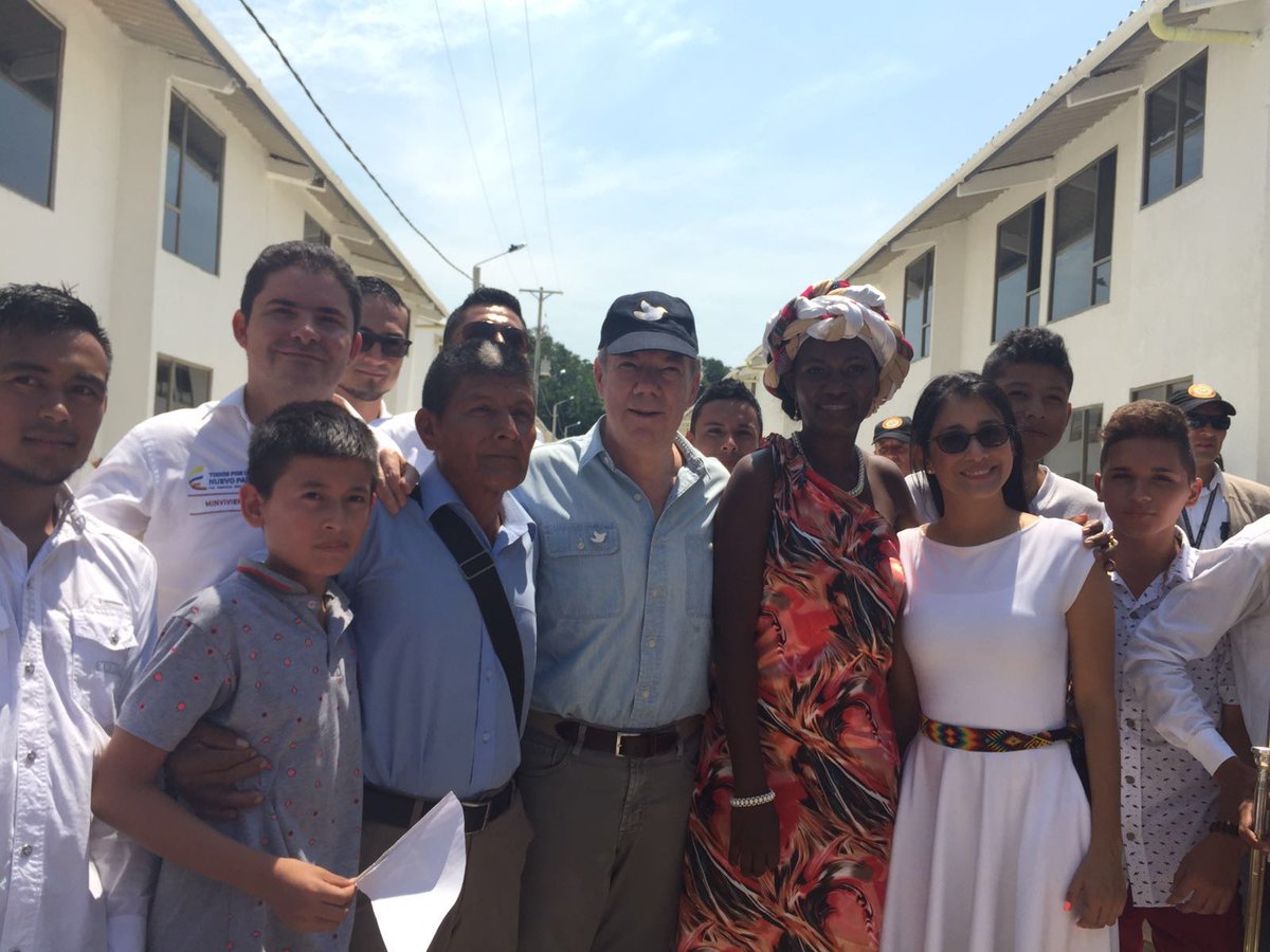 ednajsandoval's tweet photo. A esta hora Pte @JuanManSantos y Ministro @luisfelipehenao entregan 200 #VIPgratis en Valle del Guamuez, Putumayo https://t.co/L6NvzFPd3v
