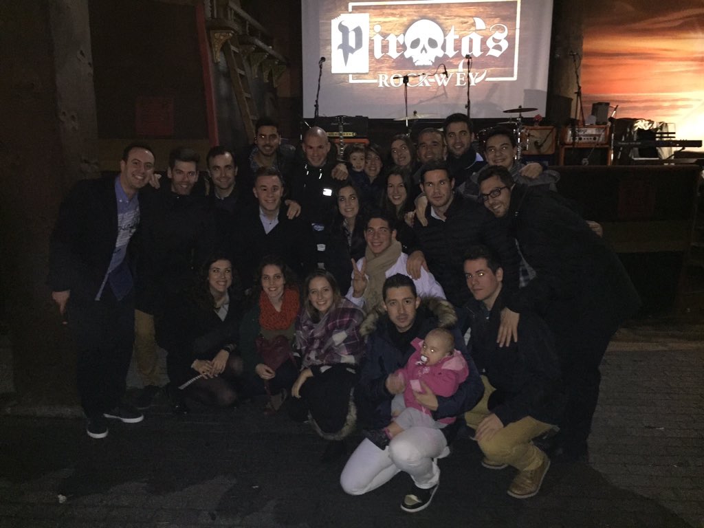 toniRPereira's tweet image. Banquete en el #PiratasRockWey ☠ @alfonsooi @93Guillegm @jaimett7 @rodripalanca @_jozer @kobetorrejon @eloymadrid